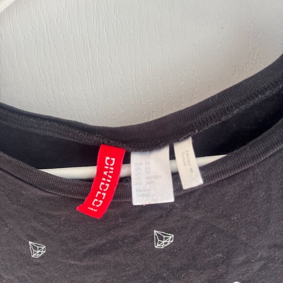 H&M Diamond Graphic T-shirt - Picture 2 of 5